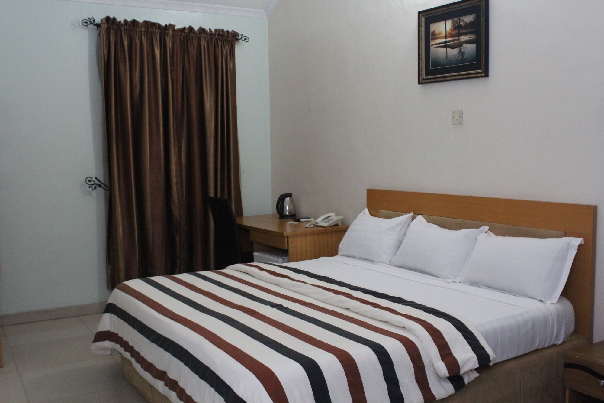 Bluespring Hotel Maryland Экстерьер фото